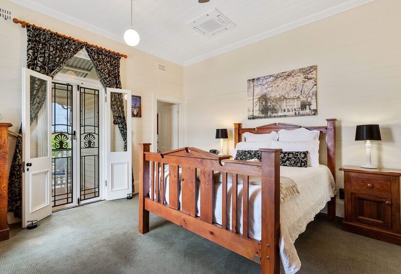 اتاق لوکس, Riversleigh House