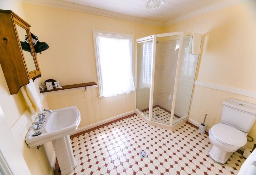 Дом 1 Спальня, Riversleigh House
