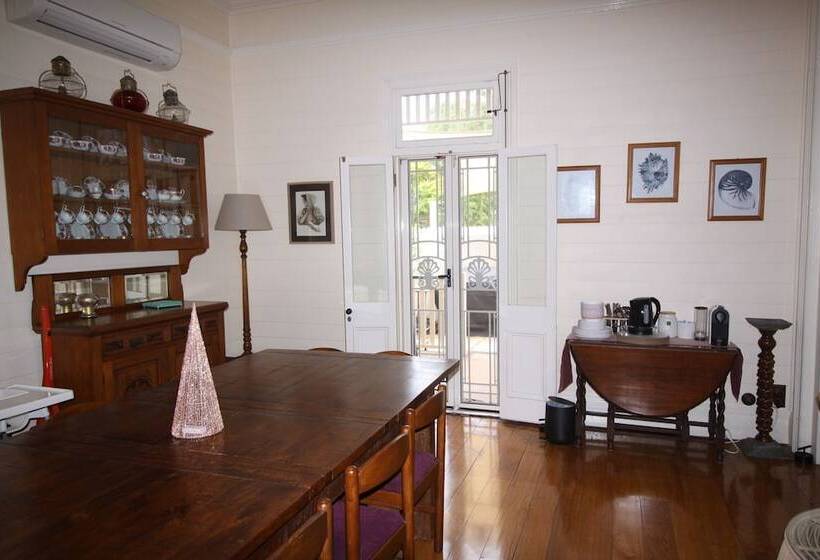 خانه 1 خوابه, Riversleigh House