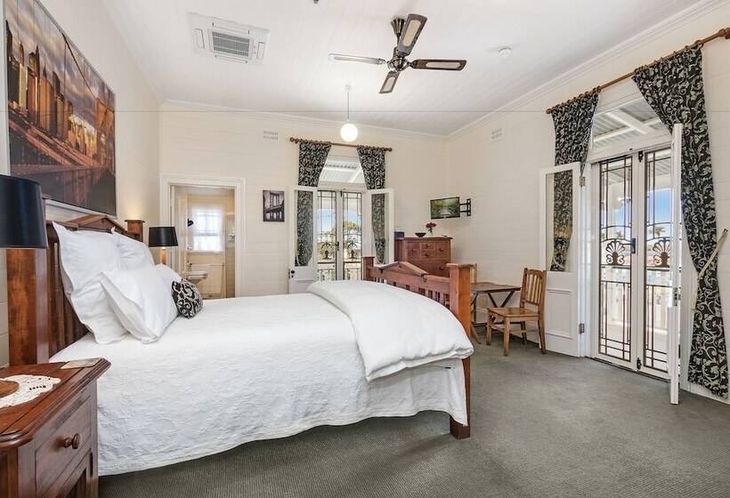 اتاق لوکس, Riversleigh House