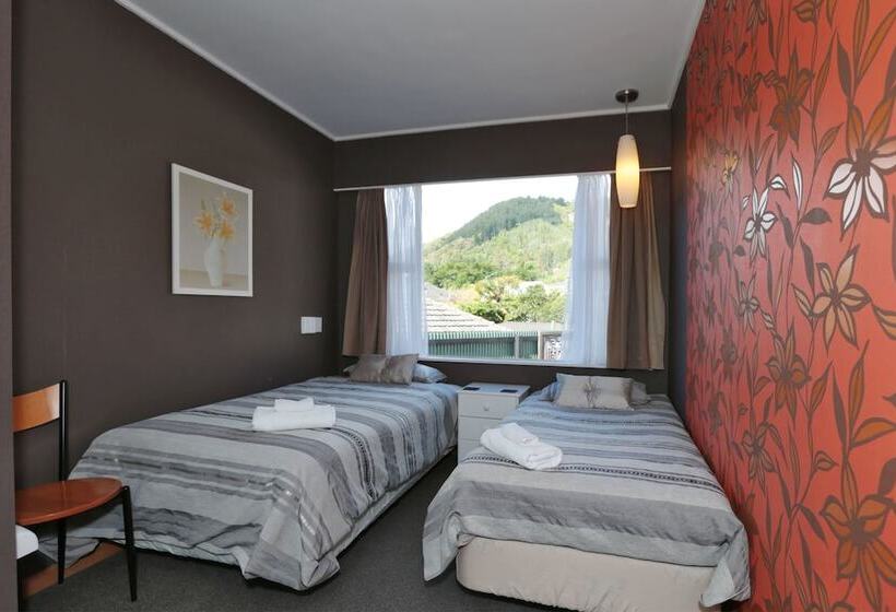 غرفة قياسية حمام مشترك, Wakatu Lodge   Hostel