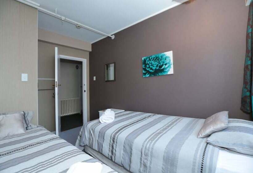 غرفة قياسية حمام مشترك, Wakatu Lodge   Hostel