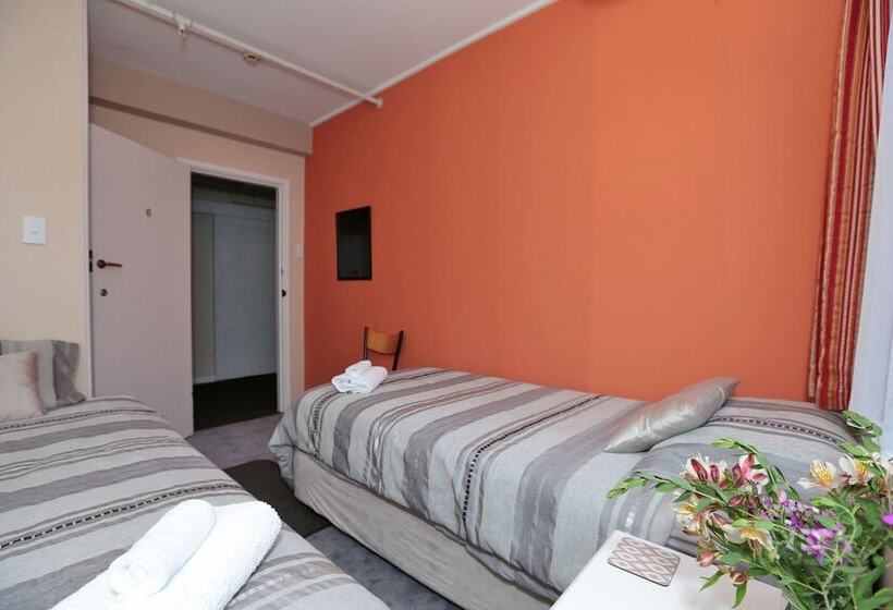 غرفة قياسية حمام مشترك, Wakatu Lodge   Hostel