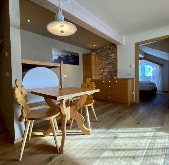 山景套房, Autentis