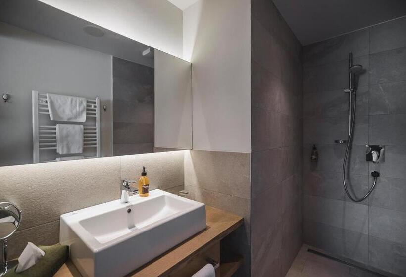 带露台的套间, Autentis