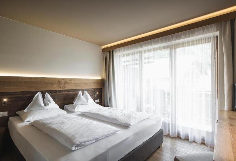 带露台的套间, Autentis