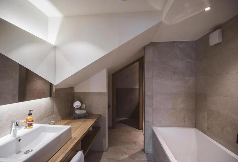 山景套房, Autentis