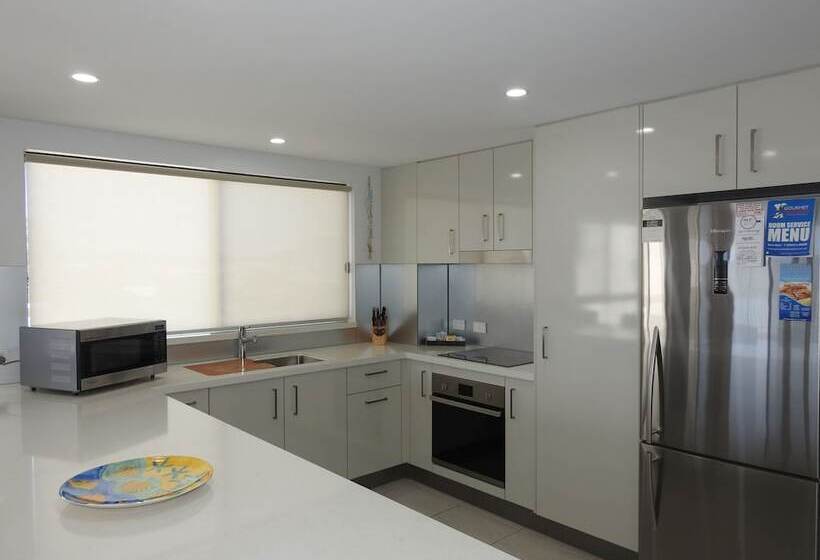 آپارتمان 2 خوابه, On The River Apartments