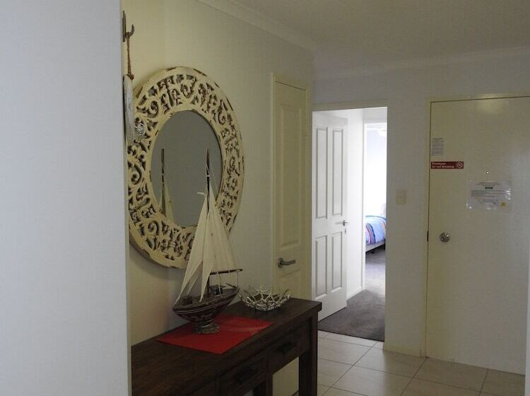 آپارتمان 2 خوابه, On The River Apartments