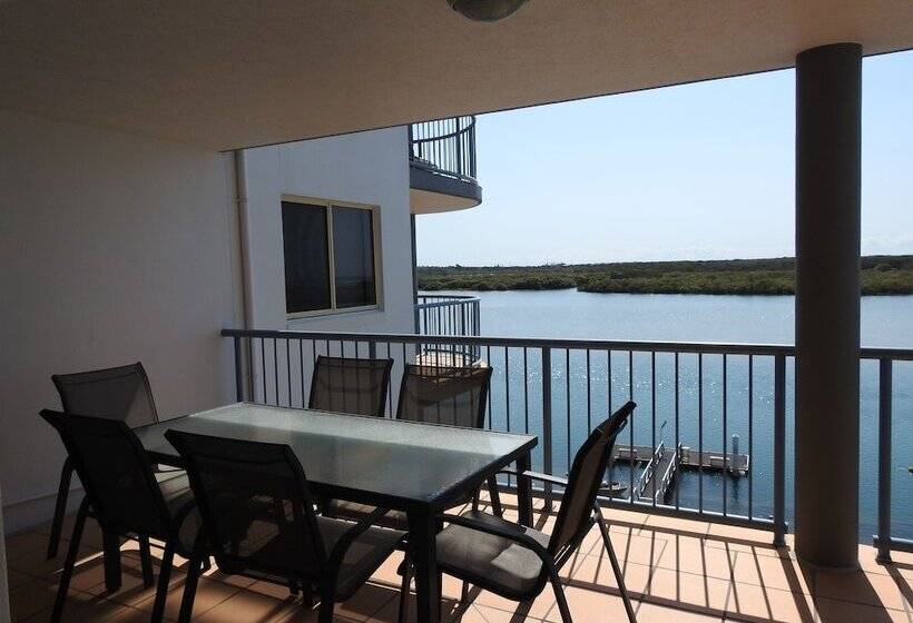 Апартаменты 3 Спальни, On The River Apartments