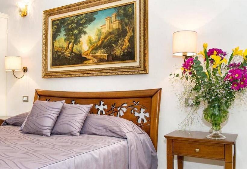 Deluxe Room with Hot Tub