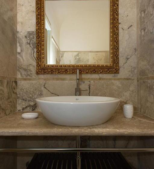 اتاق لوکس با وان آب گرم, Relais Dei Mercanti B&b And Suites