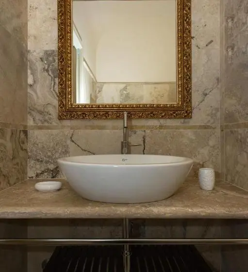اتاق لوکس با وان آب گرم, Relais Dei Mercanti B&b And Suites