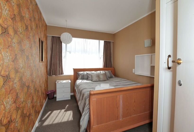 غرفة قياسية حمام مشترك, Wakatu Lodge   Hostel