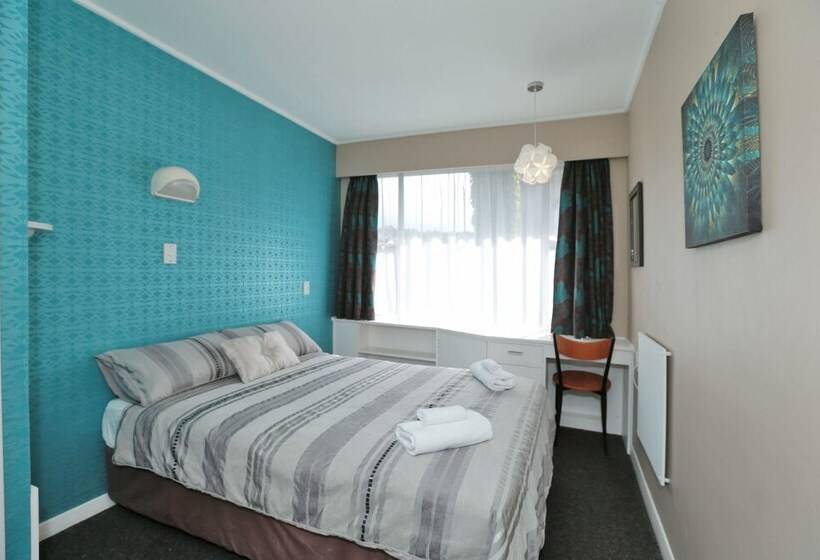 غرفة قياسية حمام مشترك, Wakatu Lodge   Hostel