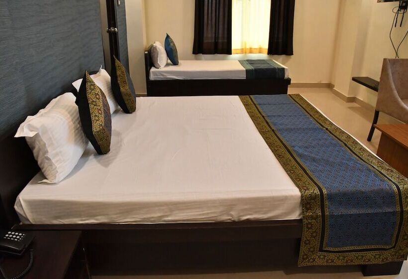 חדר דלוקס לשלושה, Galaxy 16