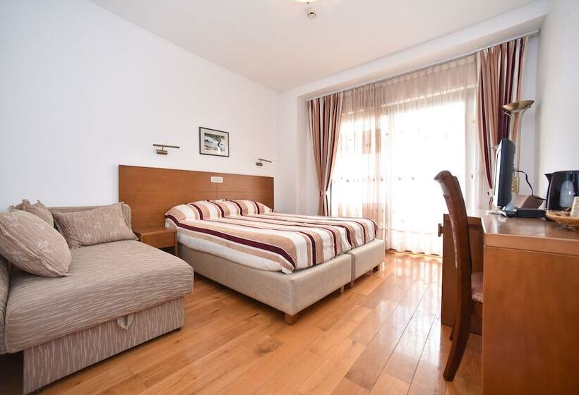 اتاق استاندارد با چشمانداز پارک, Paun