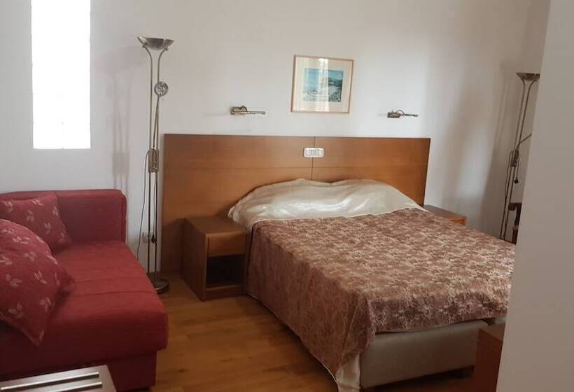 اتاق استاندارد با چشمانداز پارک, Paun