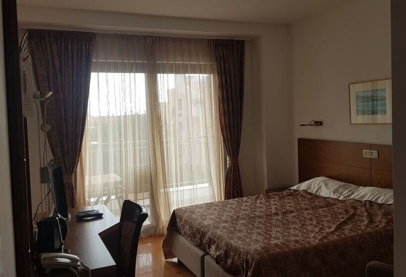 اتاق استاندارد با چشمانداز پارک, Paun