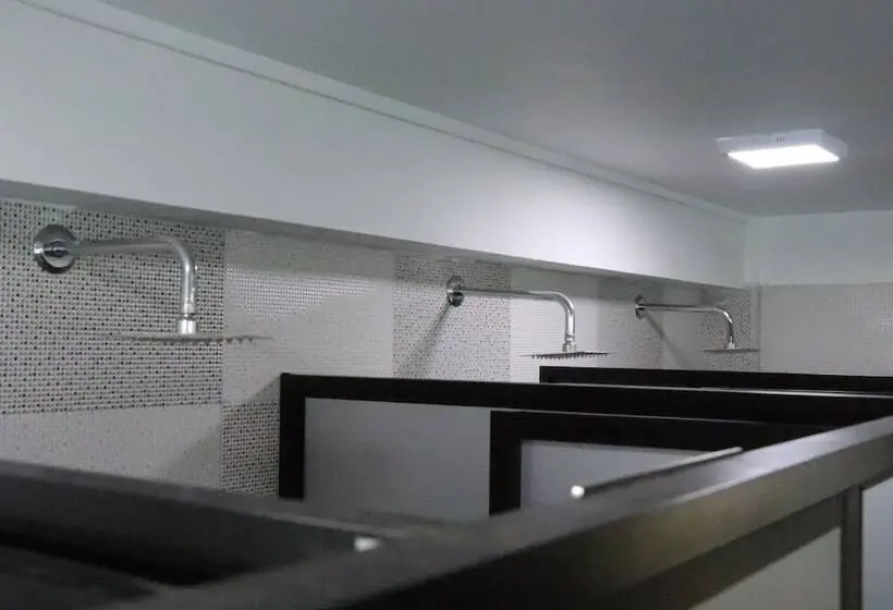 ルームシェアのワンベッド, Miracle Colombo City Hostel
