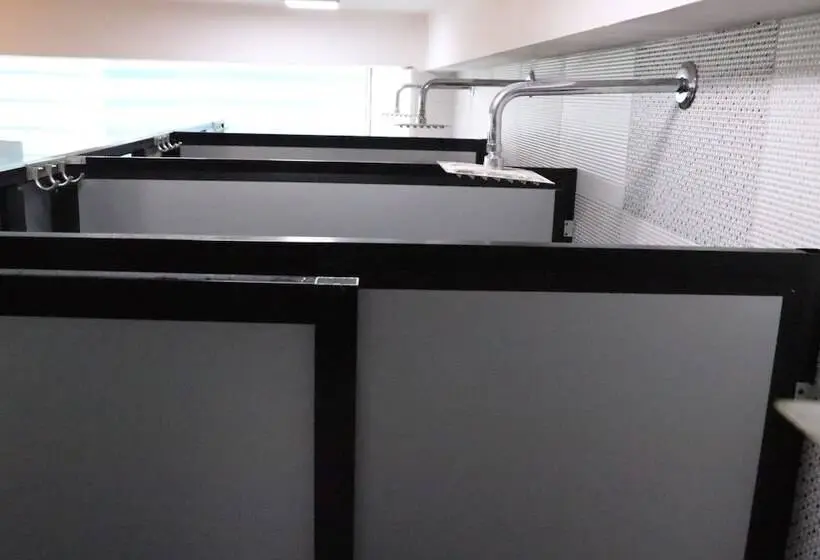 ルームシェアのワンベッド, Miracle Colombo City Hostel