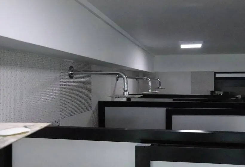 ルームシェアのワンベッド, Miracle Colombo City Hostel