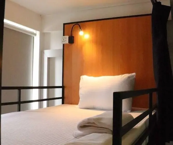ルームシェアのワンベッド, Miracle Colombo City Hostel