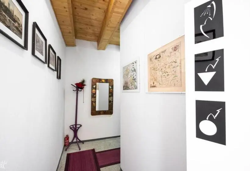 ルームシェアのワンベッド, 3 Bros' Hostel Cieszyn