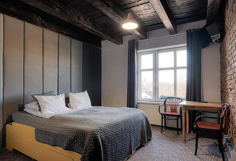 Standard room with outdoor bath, 3 Bros' Hostel Cieszyn