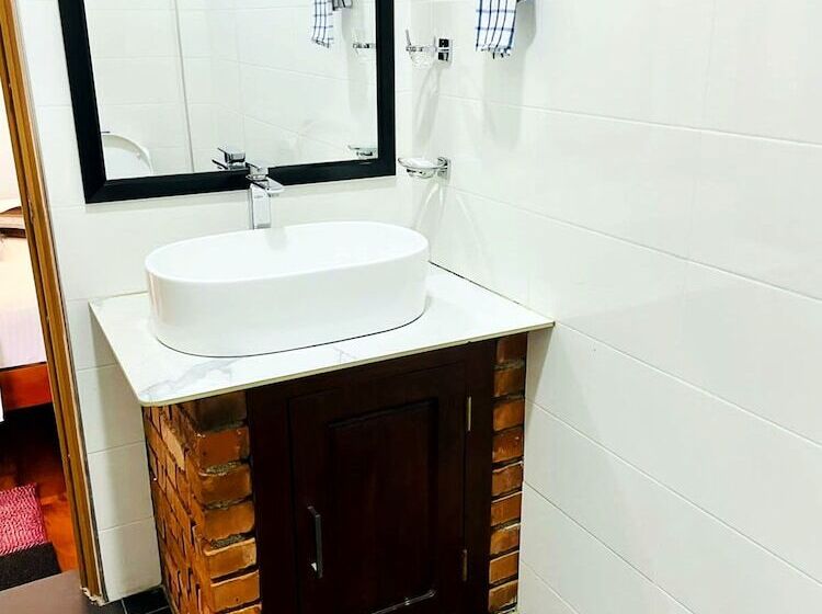 Quarto Triplo Superior, Ella Floating View