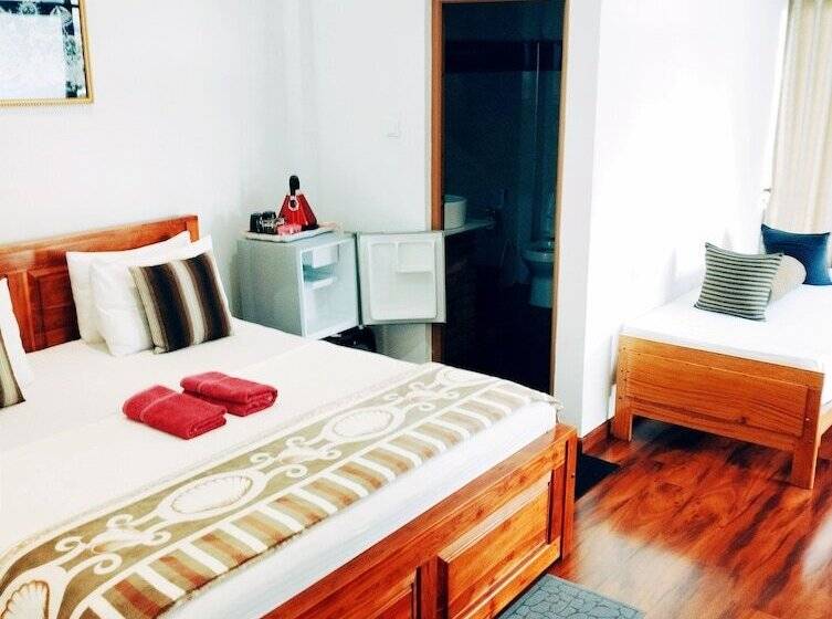 Quarto Triplo Superior, Ella Floating View