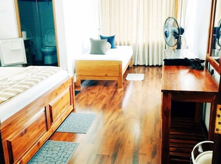 Quarto Triplo Superior, Ella Floating View