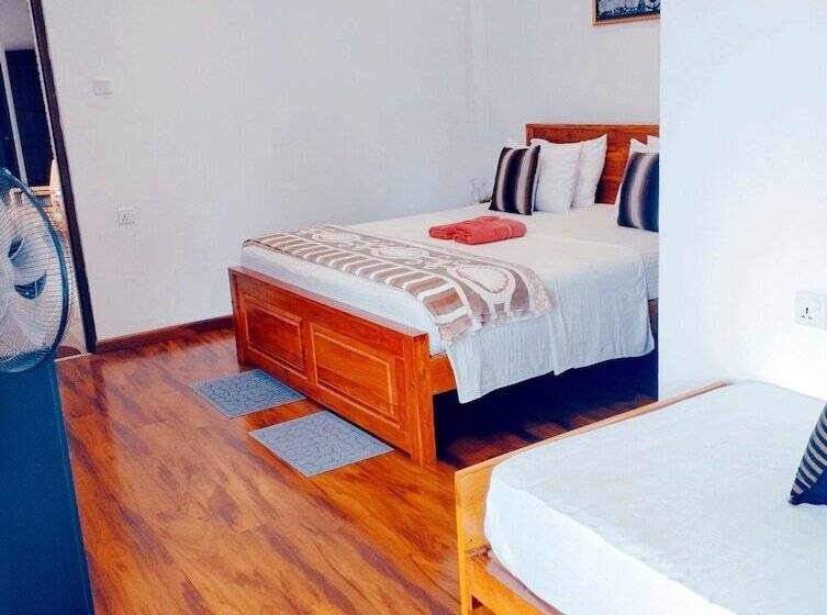 Quarto Triplo Superior, Ella Floating View