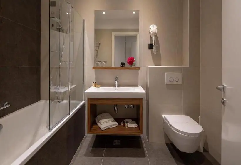 Standart Oda, Corona B&b