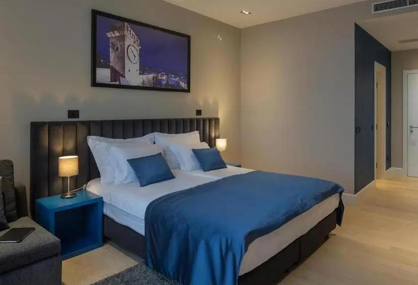 Standart Oda, Corona B&b