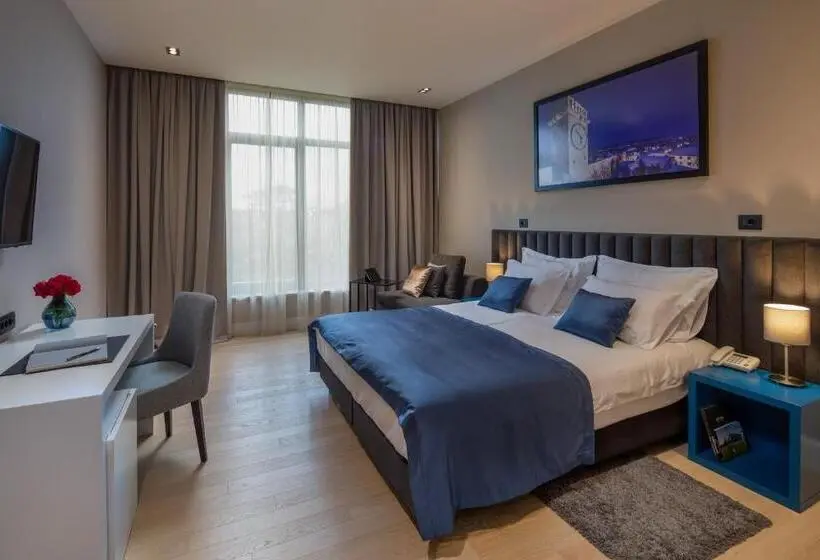 Standart Oda, Corona B&b