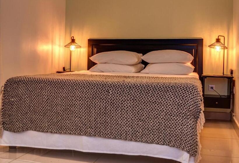 سوئیت با چشمانداز, Pelican