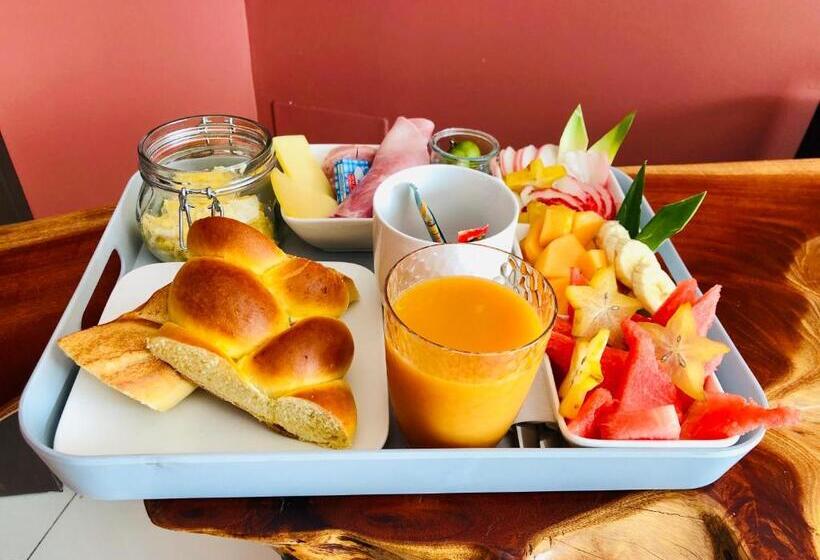 سوئیت با تخت بزرگ, Pelican