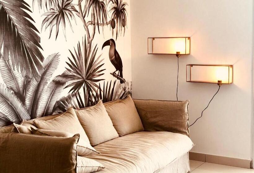 سوئیت با تخت بزرگ, Pelican