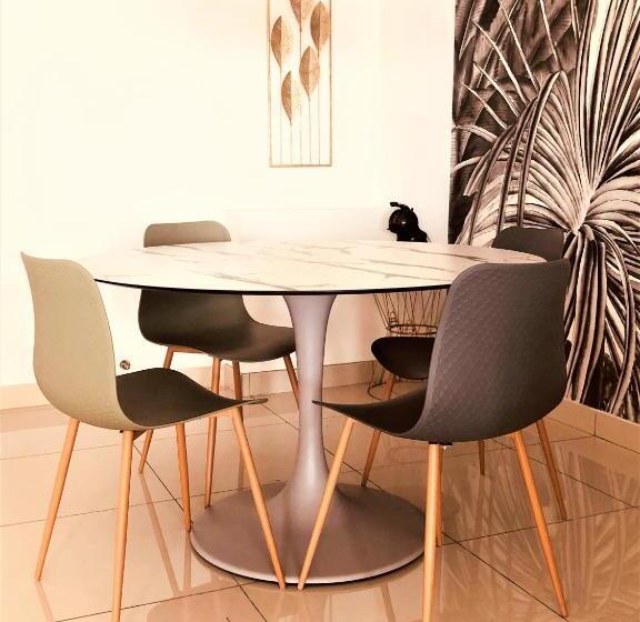 سوئیت با تخت بزرگ, Pelican