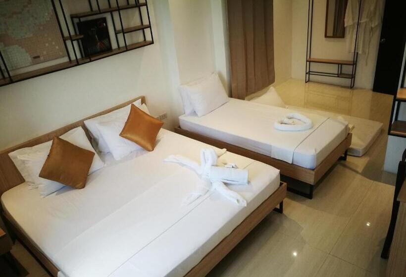 اتاق لوکس با تخت بزرگ, Rupert A Baler