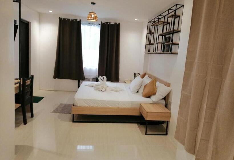 اتاق لوکس با تخت بزرگ, Rupert A Baler