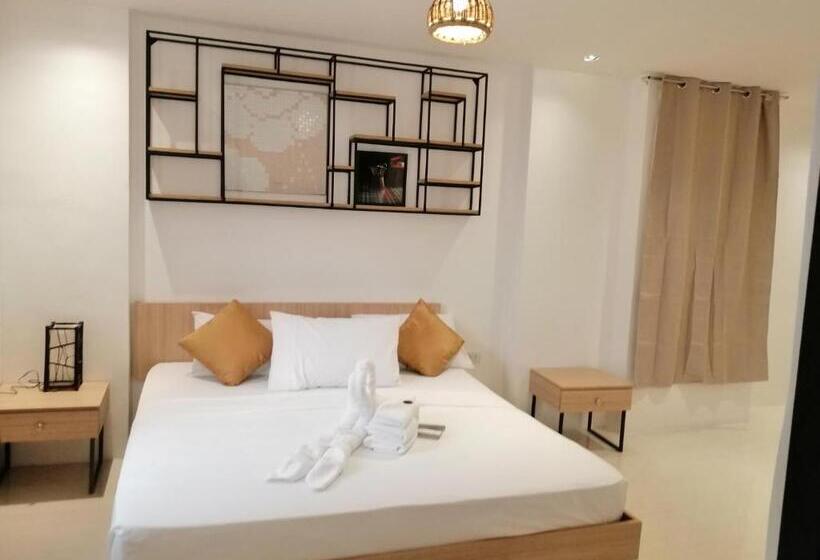 اتاق لوکس با تخت بزرگ, Rupert A Baler