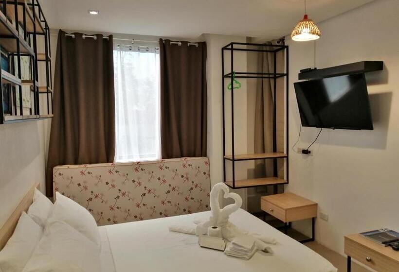 اتاق لوکس سه تخته, Rupert A Baler