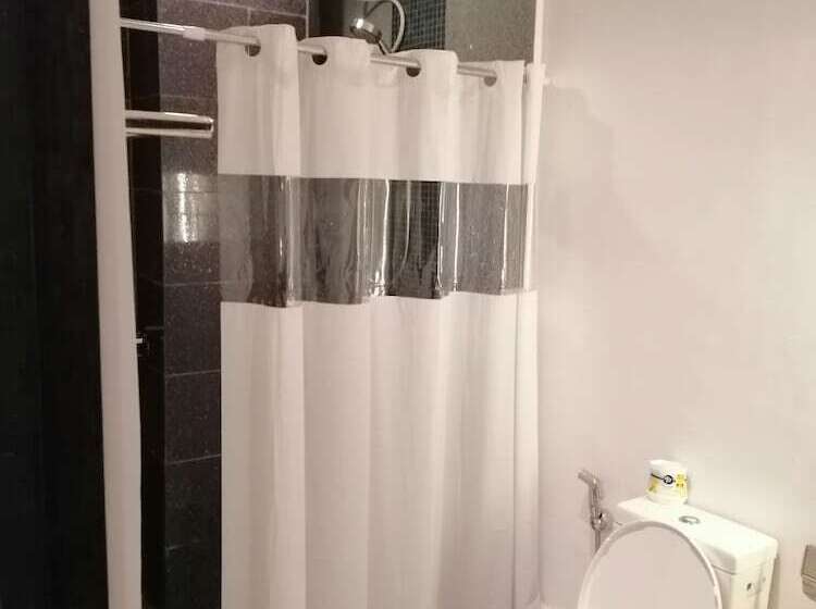 اتاق خانوادگی, Rupert A Baler