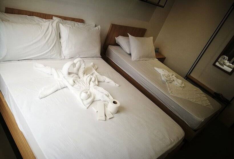 اتاق لوکس سه تخته, Rupert A Baler