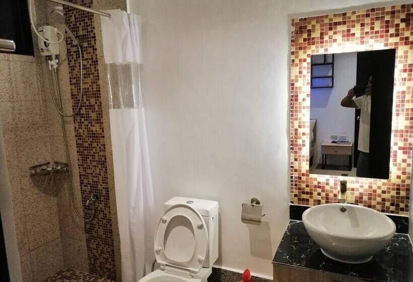 اتاق اکونومی, Rupert A Baler