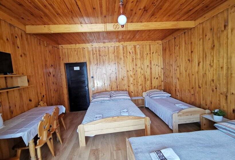 اتاق خانوادگی, Willa Senator