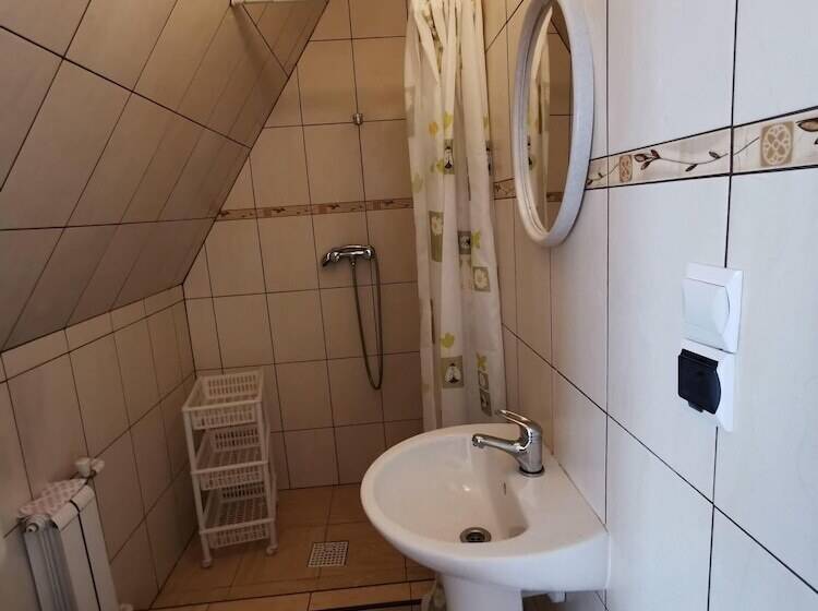 اتاق استاندارد, Willa Senator