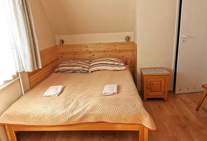 اتاق استاندارد, Willa Senator